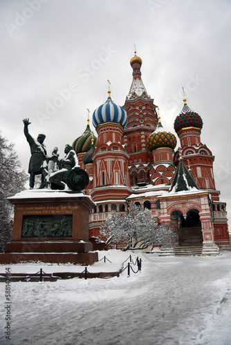 Obraz na płótnie Saint Basils cathedral in Moscow, Russia, in winter w salonie
