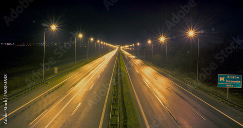 Dwupasmowa droga ekspresowa w nocy photo