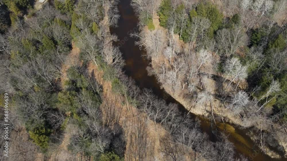 Tilting to Bird's eye view over the White River. Tilting to Bird's eye view over the White River.