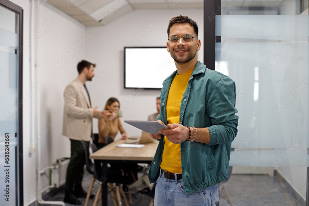 © Balša - Successful company with happy employees in modern office © Balša - Successful company with happy employees in modern office