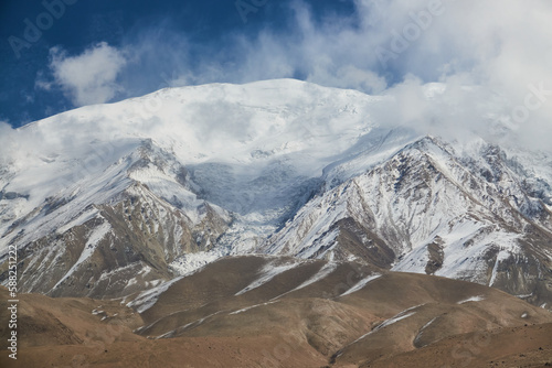 Принти на полотні The peaks and clouds of Muztagh ata in Xinjiang