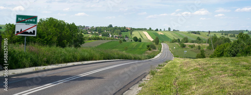 Droga przez pola. Góry Gorzkowskie. Niegowa. Panorama. photo