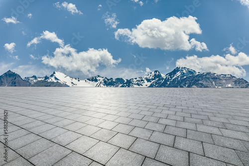 Empty square floor and snow mountain background © ABCDstock