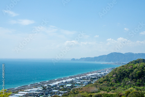 久能山から見たイチゴハウスと駿河湾 © 淳子 中屋