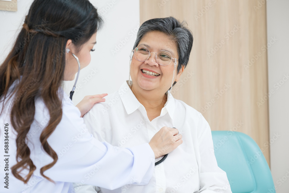 Obraz premium Doctor examination to patient.