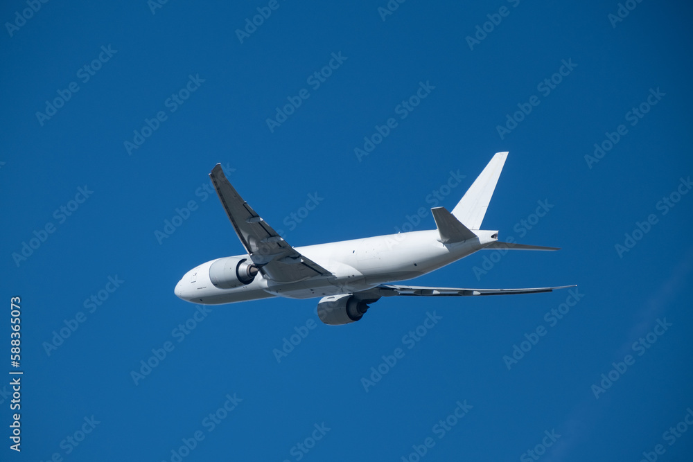Boeing 777 during Take off Boeing 777 during Take off
