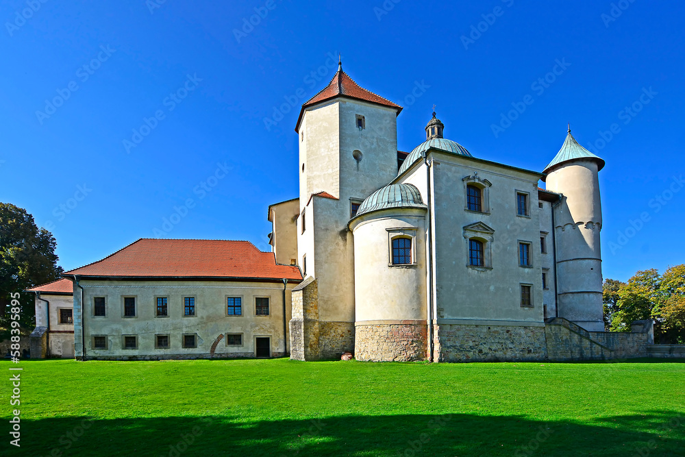 Castle in Nowy Wisnicz (Lesser Poland - Malopolska region).
 The castle was built on the plan of the quadrilateral with the inner courtyard.
 He has four towers, with one in each corner. 