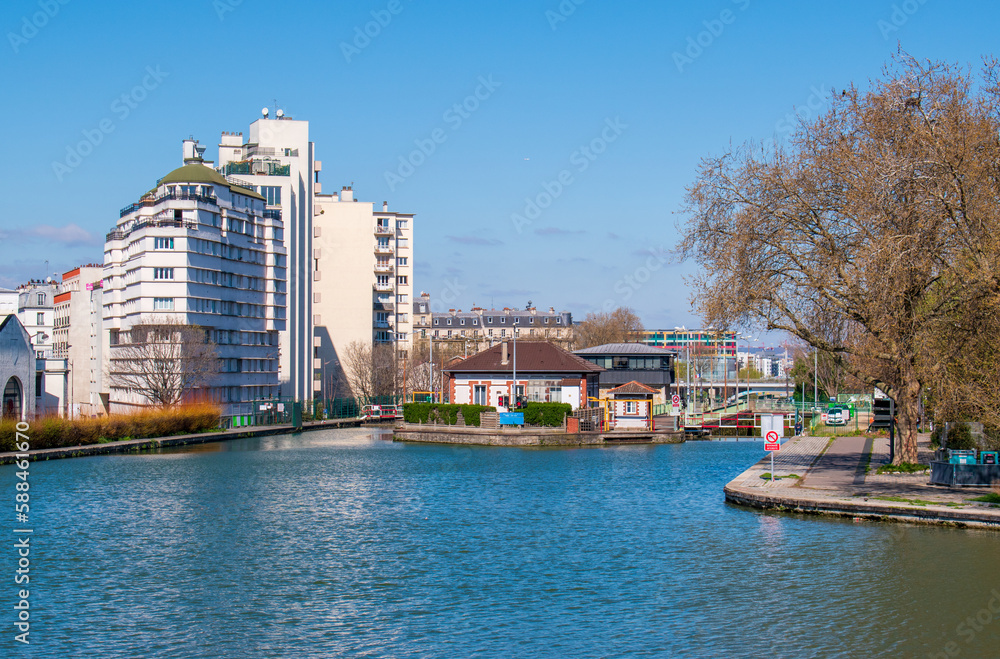 Le canal Saint-Denis, au niveau de l