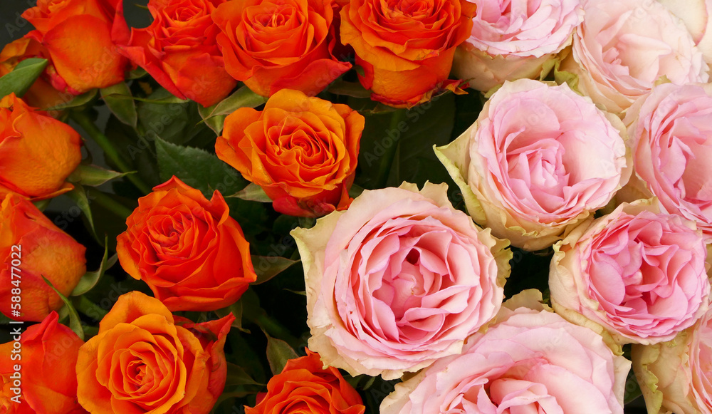 Fototapeta premium nature background with bouquet of yellow and red roses