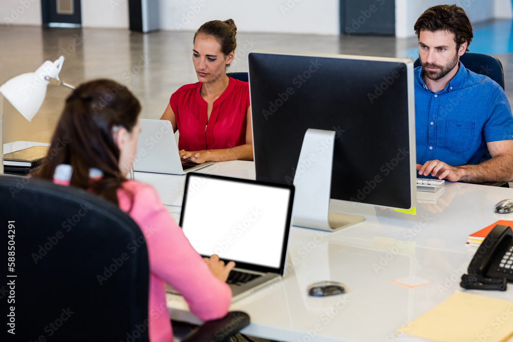Obraz premium Colleagues working in conference room