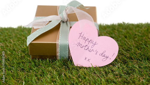 Happy Mothers Day tag on gift box