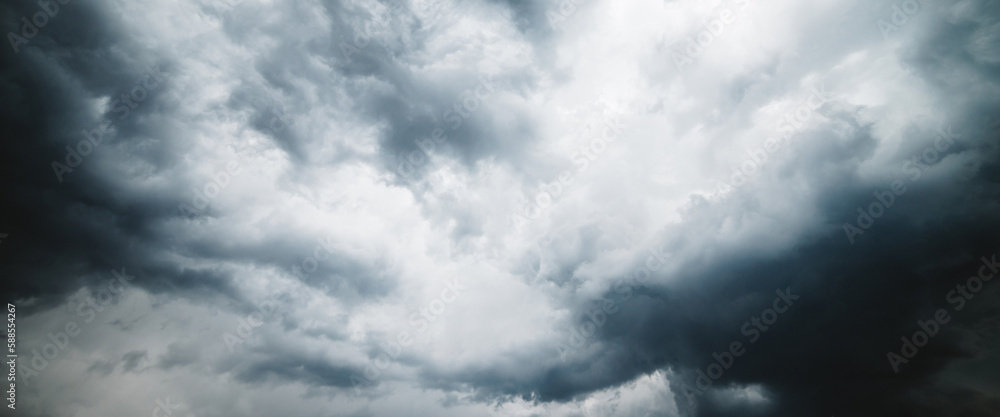 Obraz premium Dramatic cloudscape texture. Dark heavy thunderstorm clouds before rain. Overcast rainy bad weather. Storm warning. Natural gray background of cumulonimbus. Nature backdrop of stormy cloudy sky.