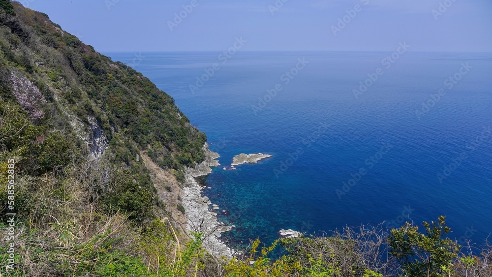 Fototapeta premium 経ヶ岬展望台から見た断崖絶壁と紺碧の日本海のコラボ情景＠京都