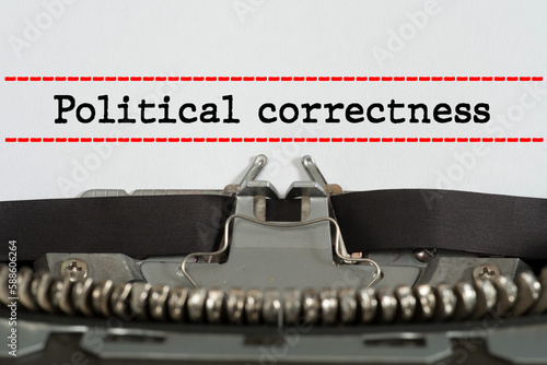 Eine Schreibmaschine und Text Politische Korrektheit	 photo