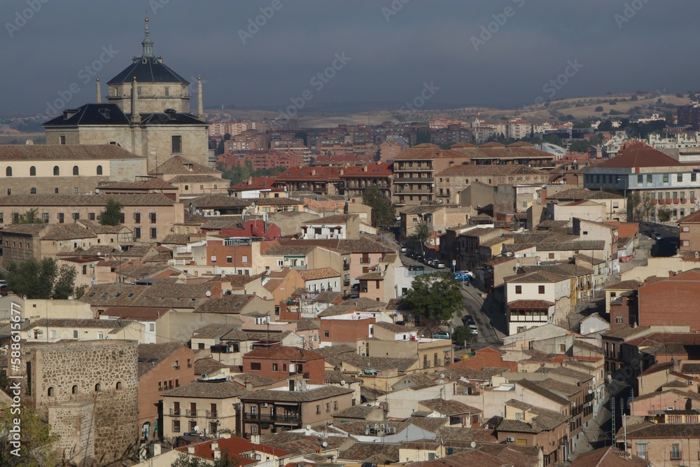 Vista de la ciudad de Toledo desde el puente de Alcántara 