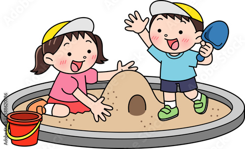 砂場で遊ぶ元気な男女のこども