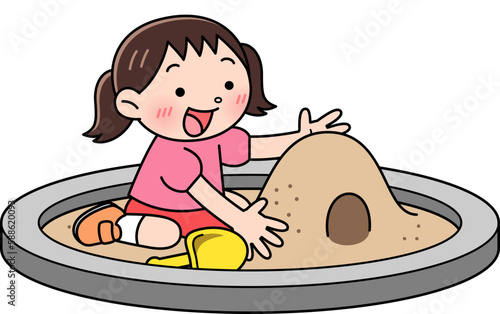 砂場で遊ぶ元気な女の子