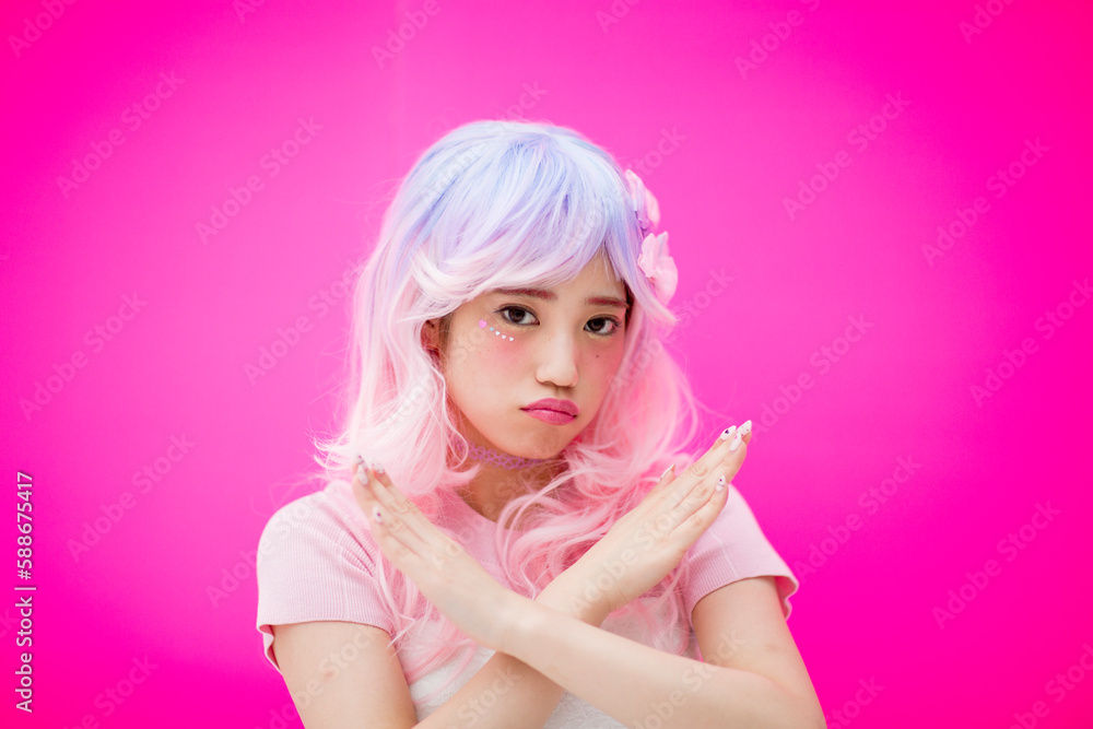 ポーズをとる女性 ポーズをとる女性