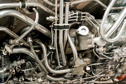ジェットエンジンの複雑な配管構造
 photo