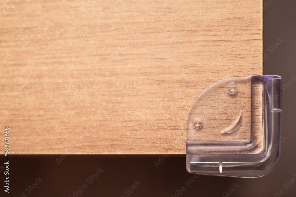 Safety soft silicone pads on the corners of the rounded shape. They cover sharp corners in the house, protecting the child from injury. Parents care for the baby. Heart-shaped safe corners