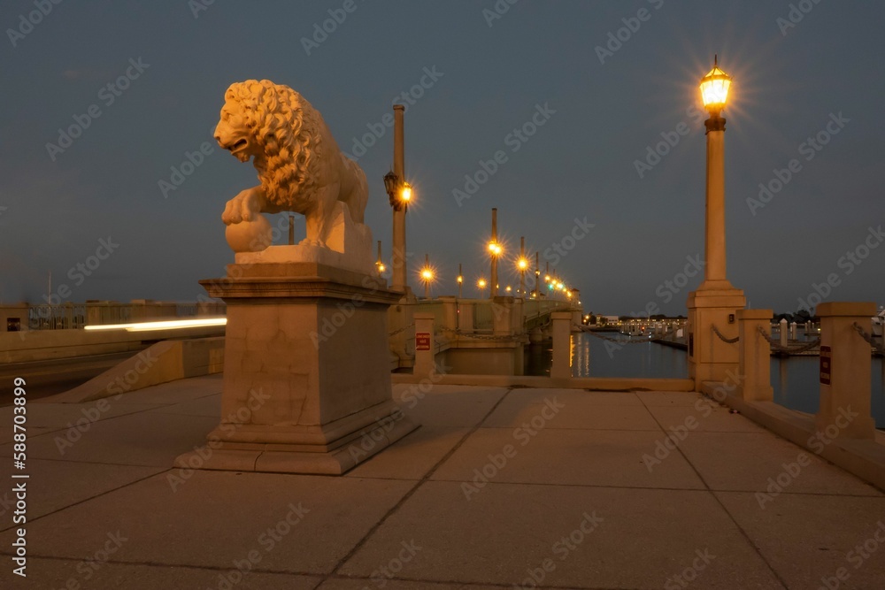 Naklejka premium Lions Gate Bridge at night over the Matanzas River at St Augustine, Florida