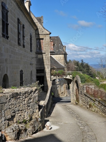 Ancienne porte fortifiée à Saint-Robert (Corrèze)
