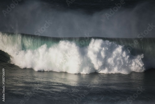 Natural view of strong waves in the ocean