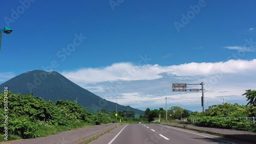 ニセコ町　走行車から見る羊蹄山