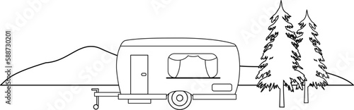 Wohnwagen in der Natur - Camping - Berglandschaft mit See - ungefärbt