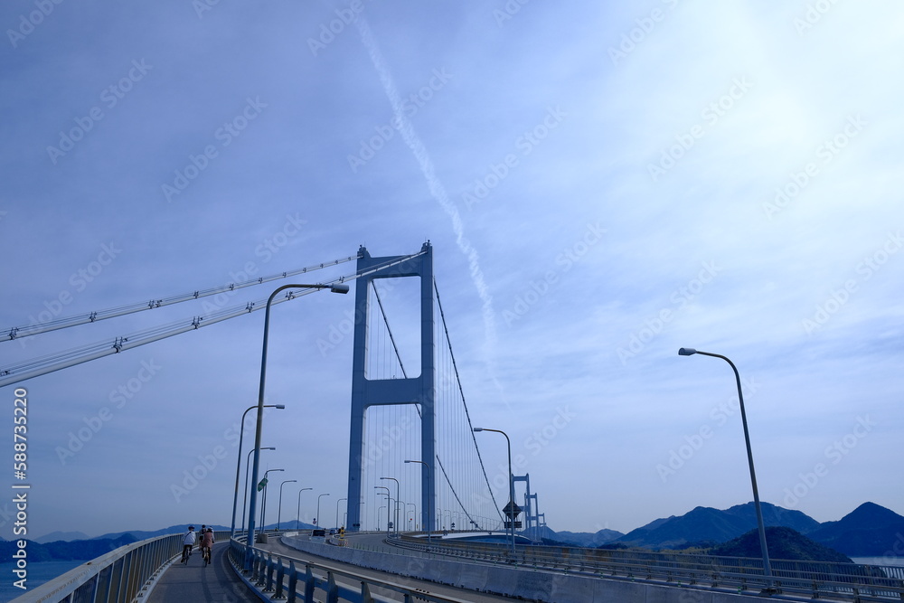 Obraz premium 大空の下の来栖海峡大橋