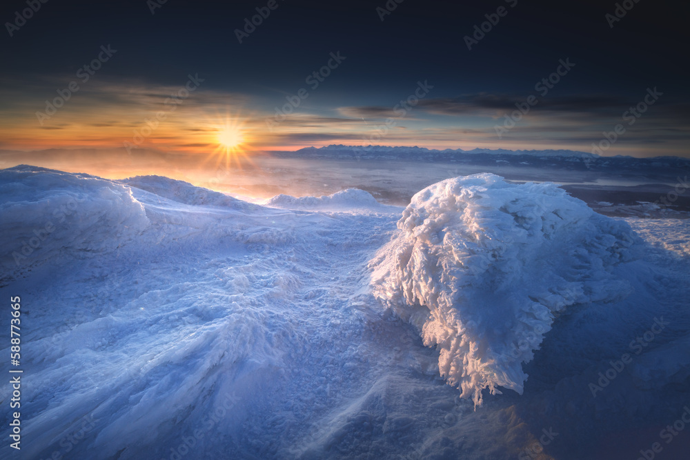 Obraz na płótnie Babia Góra - Beskidy - wschód słońca - zima w salonie