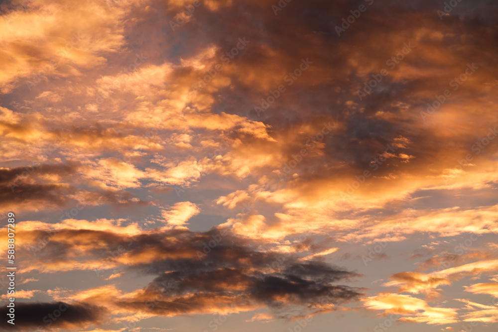 Obraz premium Orange sunset sky. Beautiful sky landscape with spectacular clouds. Wallpaper photo.
