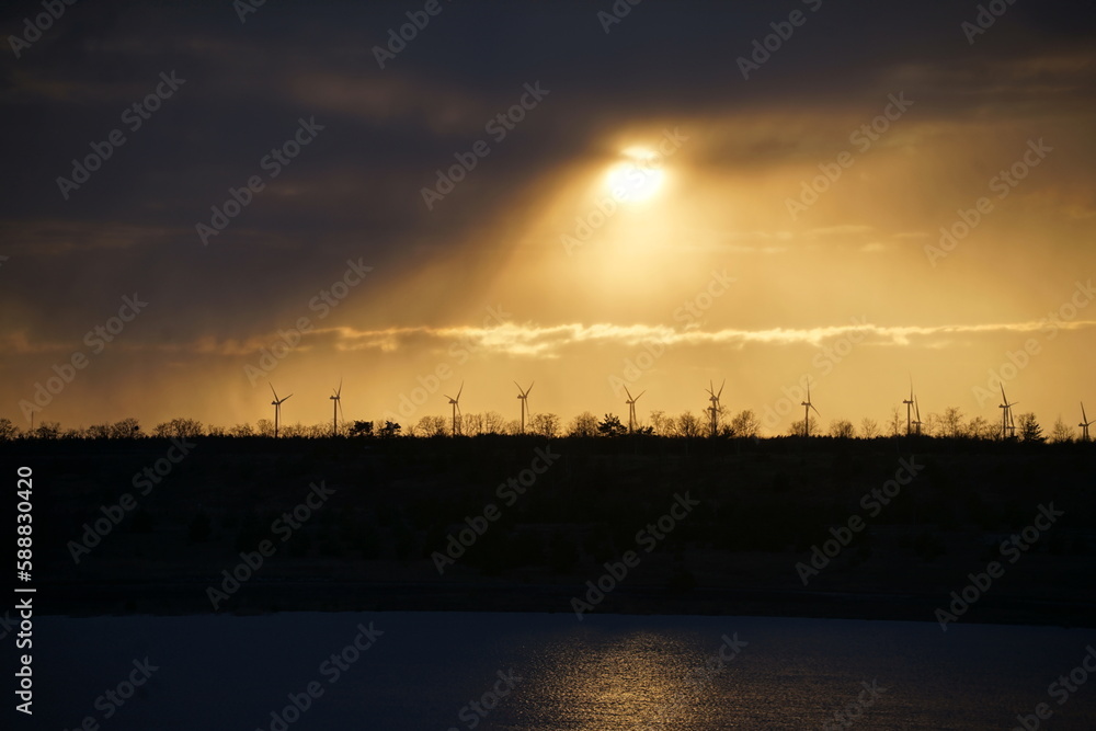 Sonnenuntergang über dem See - einem ehemaligen Tagebau