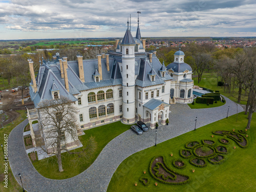 Tura, Hungary. Haunted castle - The neorenaissance style Schossberger Castle in Tura, Hungary, built in 1883. Európa.