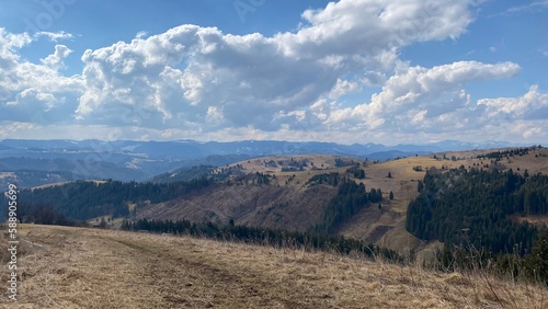 Fototapeta Naklejka Na Ścianę i Meble -  panorama of the mountains in autumn