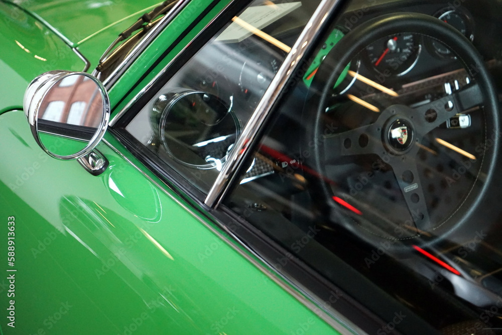 Foto de Interieur mit Sportlenkrad eines Sander Porsche 911 FModell