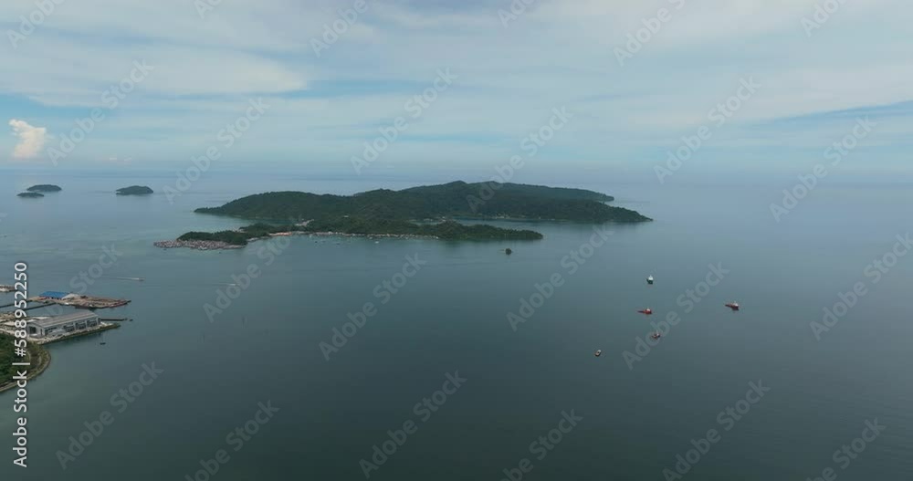 Tropical islands in the Tunku Abdul Rahman Marine Park. Borneo, Malaysia, Kota Kinabalu. Tropical islands in the Tunku Abdul Rahman Marine Park. Borneo, Malaysia, Kota Kinabalu.