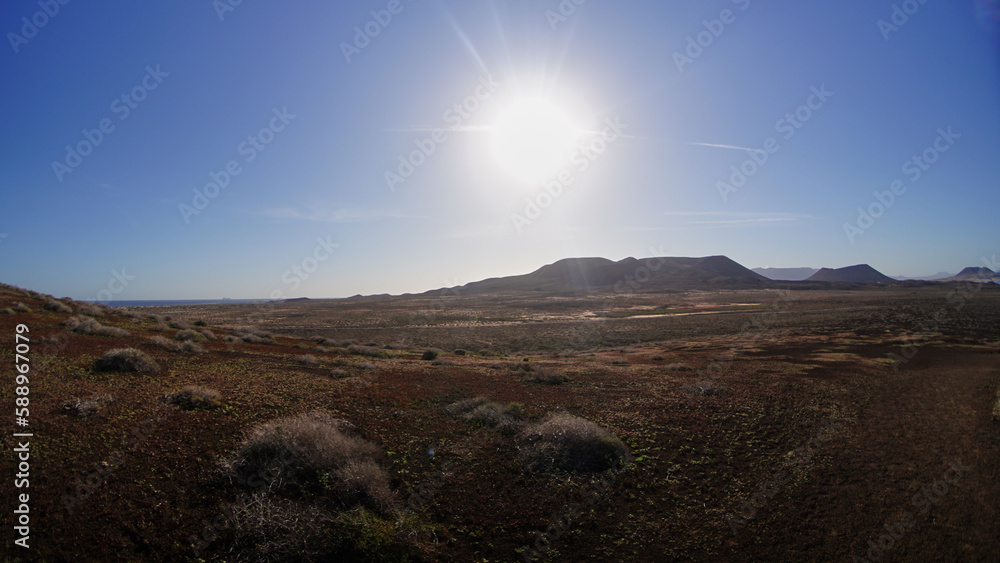 Fototapeta premium atardecer en desierto 