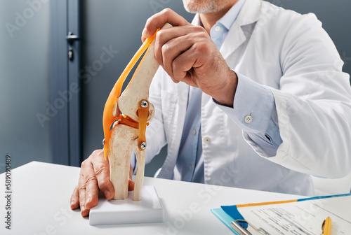 Фотография Treatment for knee injuries