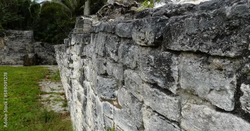 Detail of the wall of the Palace at the Kohunlich Mayan site - Quintana Roo, Mexico Detail of the wall of the Palace at the Kohunlich Mayan site - Quintana Roo, Mexico