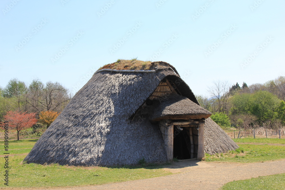 竪穴住居/古代の茅葺の住居