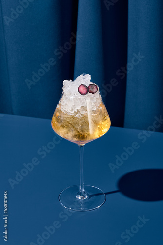 Fotografía Elegant cocktail with martini in contemporary style on colorful background