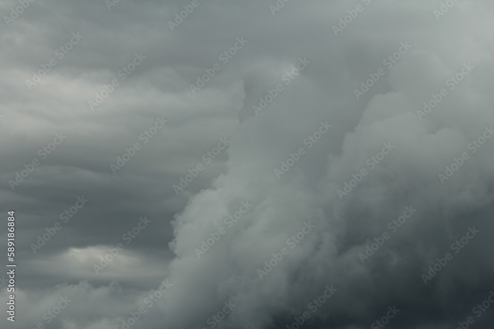 Obraz premium Overcast weather. Clouds before the rain.