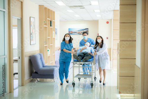 emergency patient concept, professional doctor working for help emergency patient at hospital clinic health care © chokniti