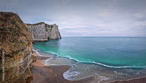 Fotografie Sightseeing view to the wonderful cliffs of Etretat washed by the waves of the blue sea water, La Manche Channel