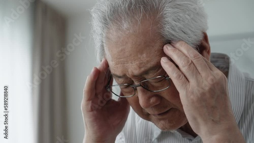Senior man suffering from headache,4K