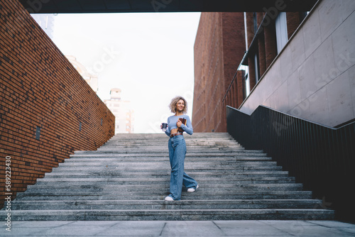 Εκτύπωση καμβά Happy black woman walking downstairs