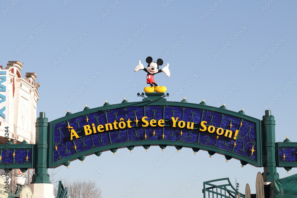 Naklejka premium Parc à thème Disneyland Paris et Walt Disney Studios