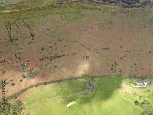 Cuadro en lienzo Paragliding above the ridge at Pandy, Wales