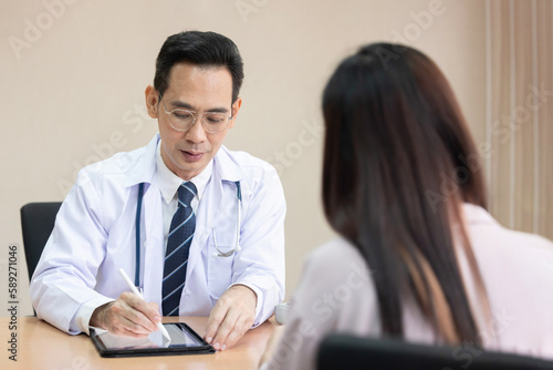 Wallpaper Mural Doctor Suggests Healthcare Solution to the Patient in His Office Torontodigital.ca
